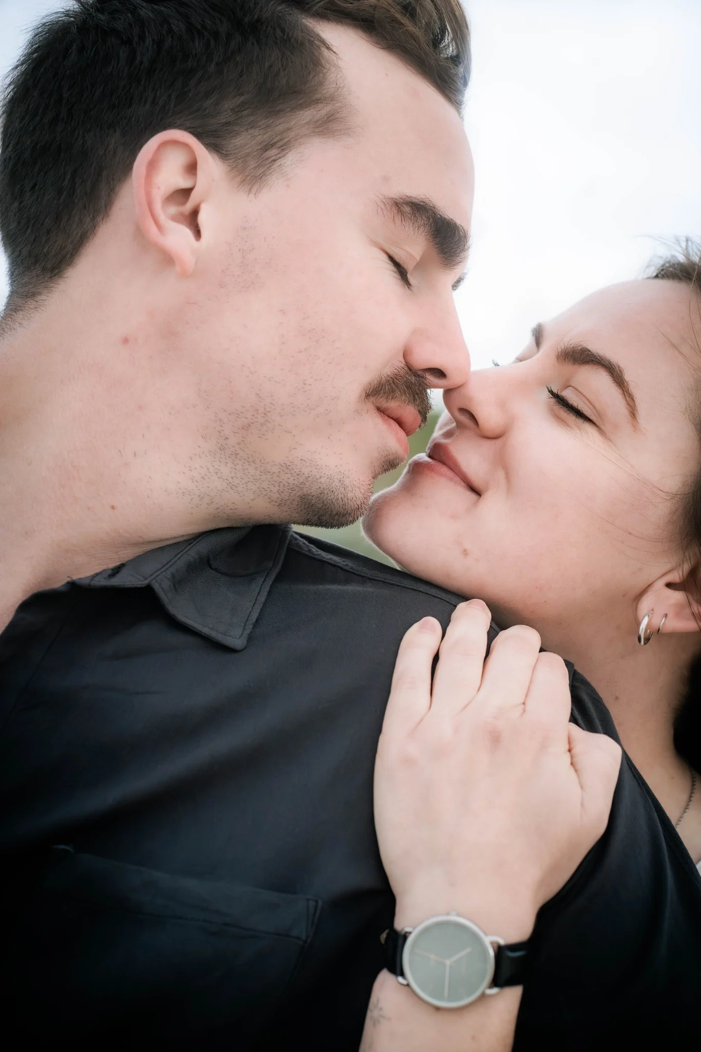 Marcja and Henrico sharing a romantic close moment at Cottesloe Beach